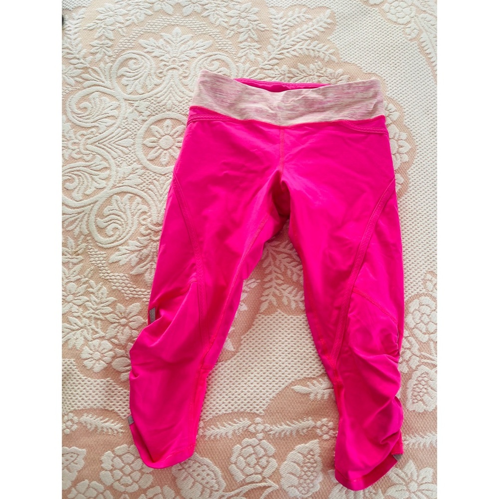 Lululemon pink size 4 cropped capris